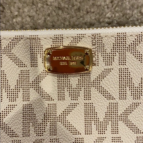 Michael Kors Belt Bag - Picture 2 of 5